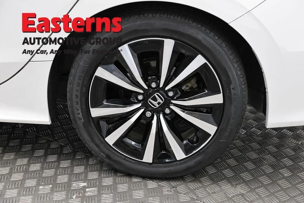 Used 2023 White Honda EX image 33