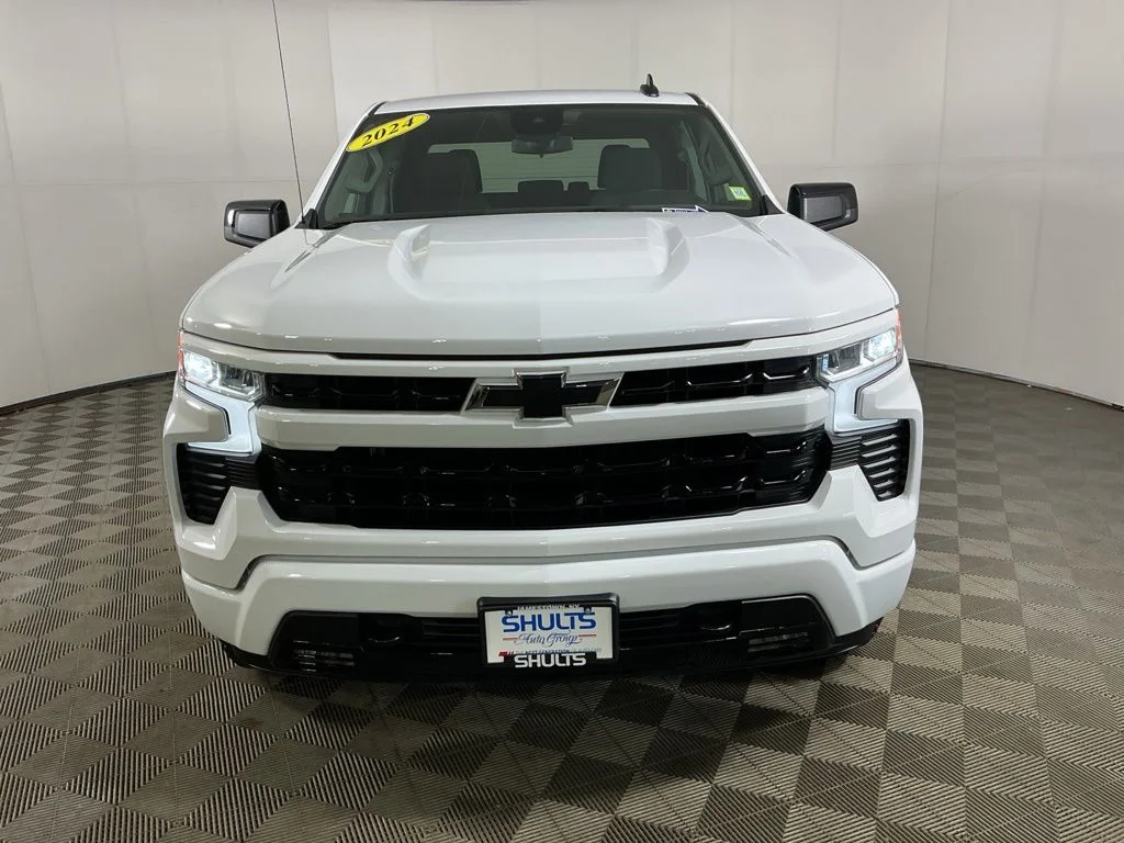 Used 2024 White Chevrolet RST image 3