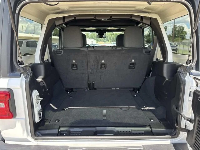 Used 2025 White Jeep Rubicon image 14