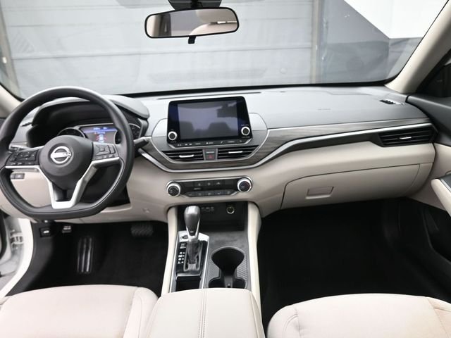 Used 2025 White Nissan 2.5 SV image 24