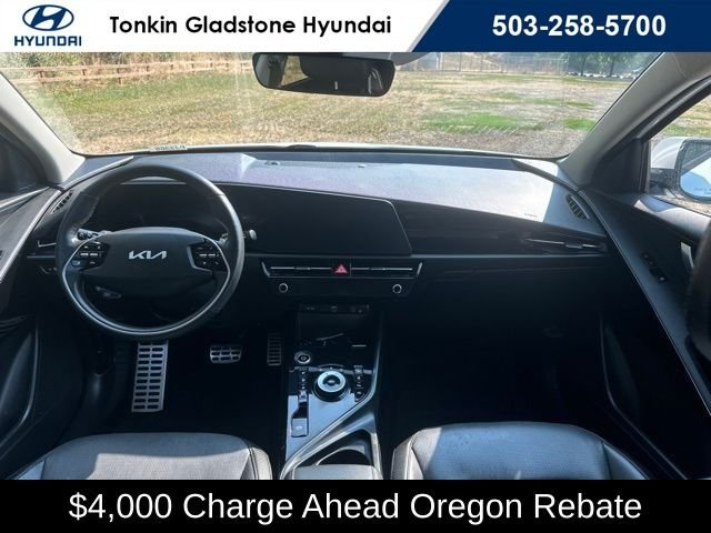 Used 2023 Snow White Pearl Kia Wave image 25