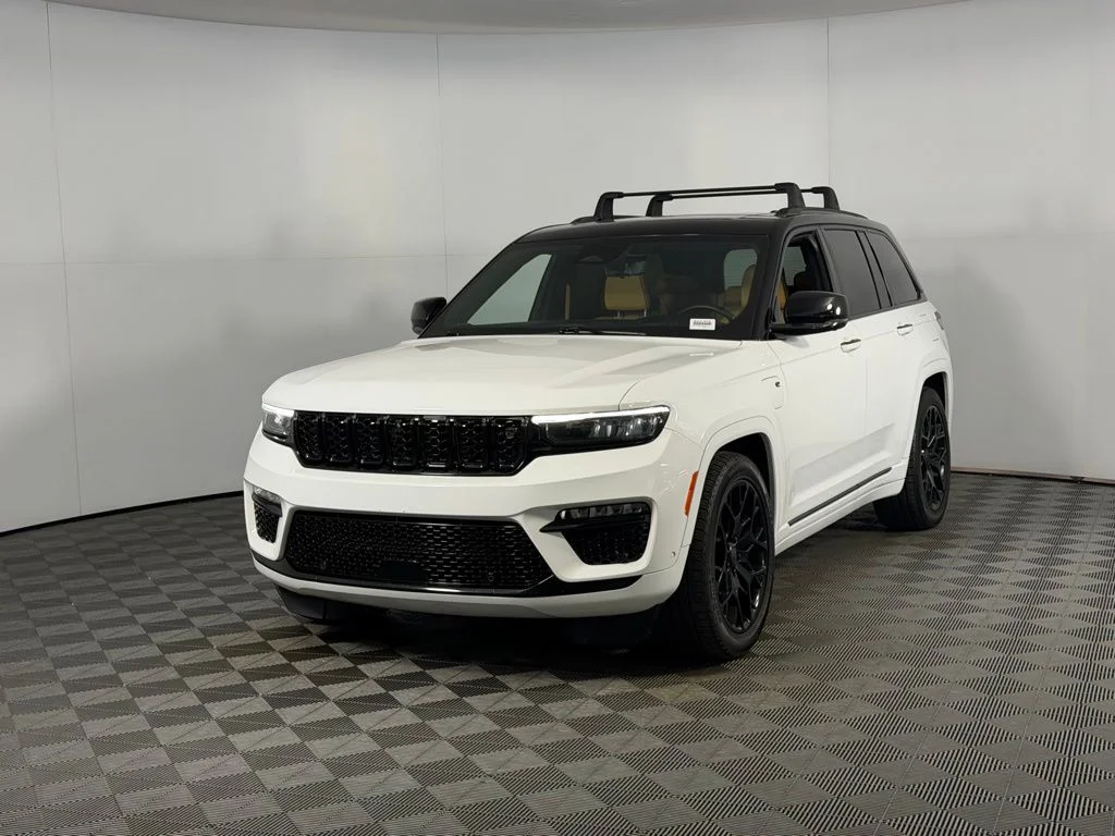 Used 2023 White Jeep Summit Reserve 4xe image 3