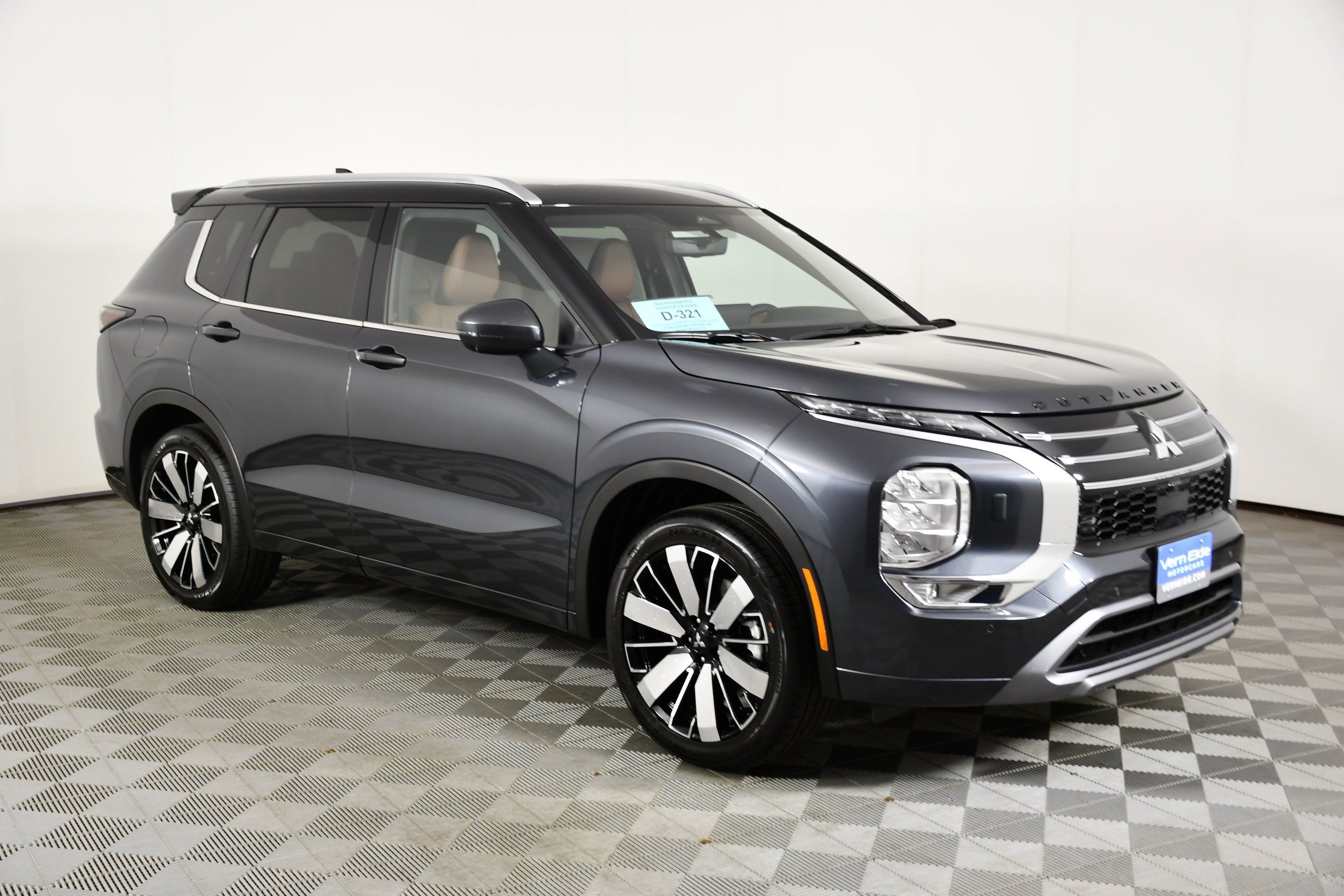 New 2026 Graphite Gray/Black Roof Mitsubishi SEL image 4
