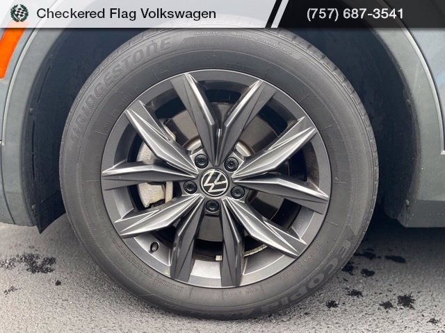 Used 2022 Platinum Gray Metallic Volkswagen 2.0T SE image 5