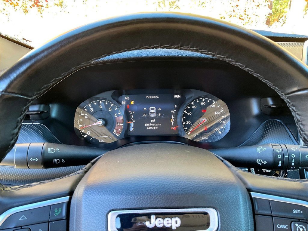 Used 2022 Silver Jeep Latitude image 15