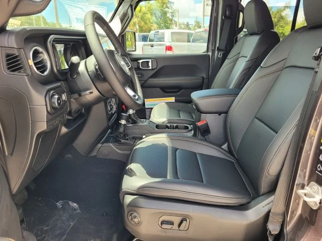 2025 Jeep Wrangler 4-Door Sahara - Photo 13
