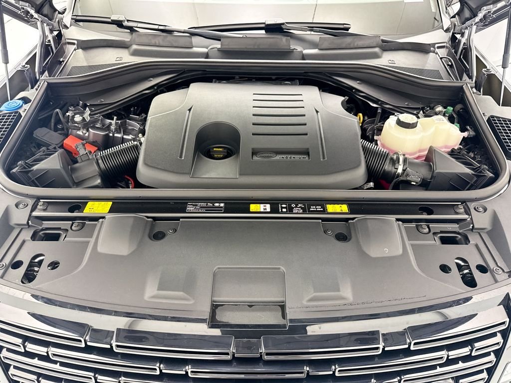 New 2026 Eiger Grey Land Rover SE image 28