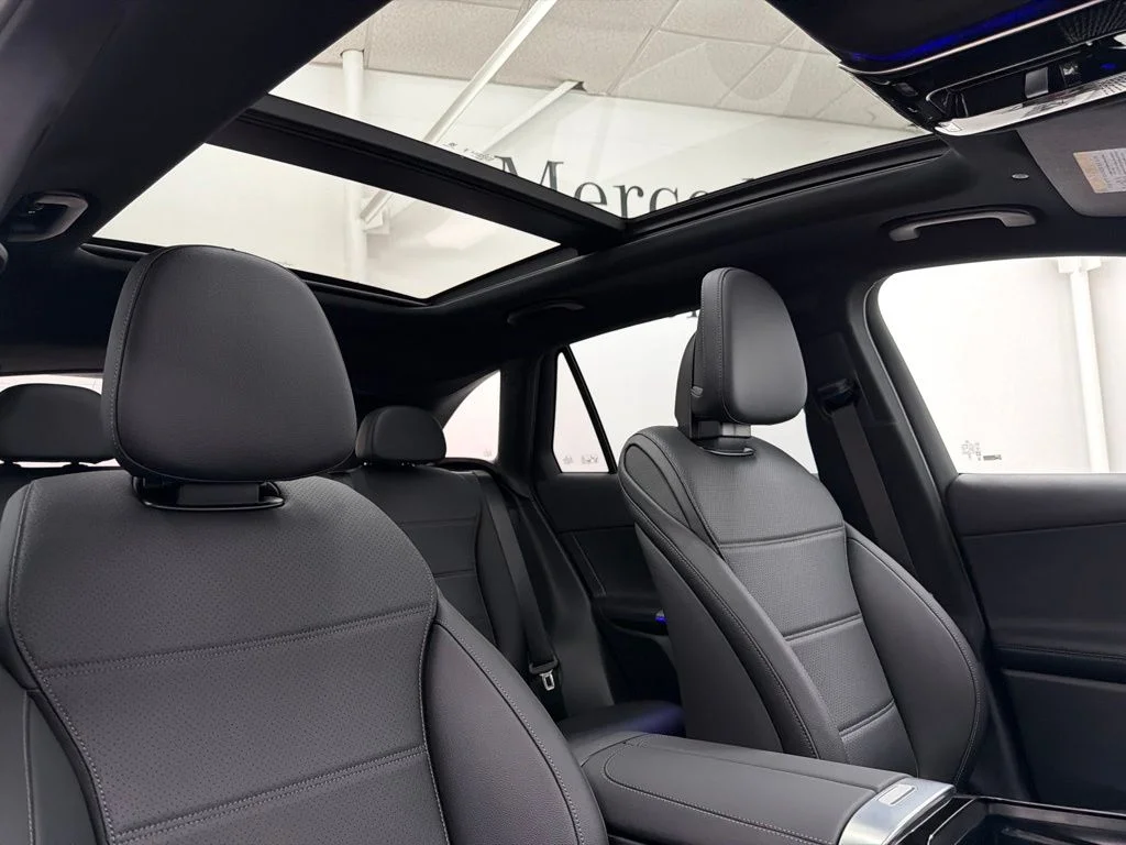 New 2027 White Mercedes-Benz GLC 300 image 29