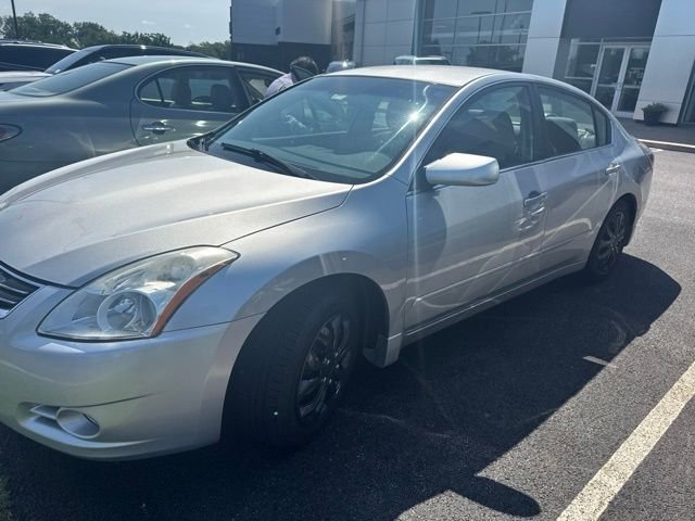 Used 2010 Silver Nissan 2.5 S image 1