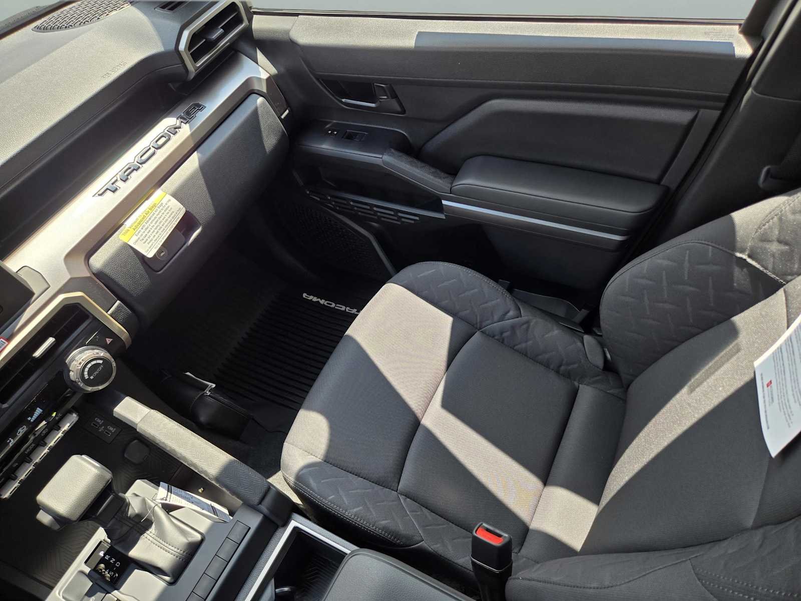 2025 Toyota Tacoma SR5 - Photo 15