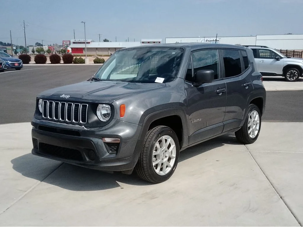 Used 2023 GRAPHITE GRAY Jeep Latitude image 7