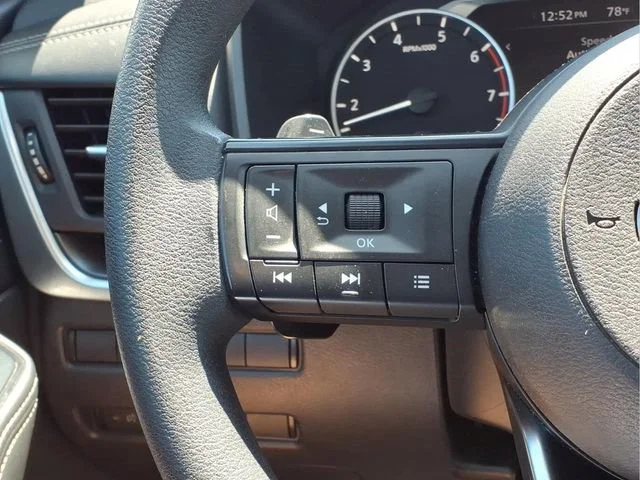 Used 2024  Nissan SV image 13