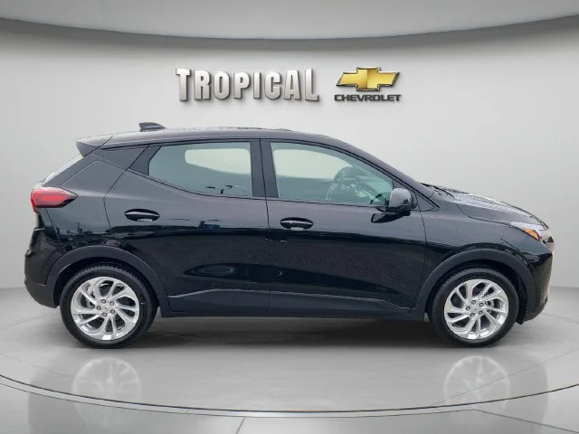 New 2027 Mosaic Black Metallic Chevrolet LT image 6