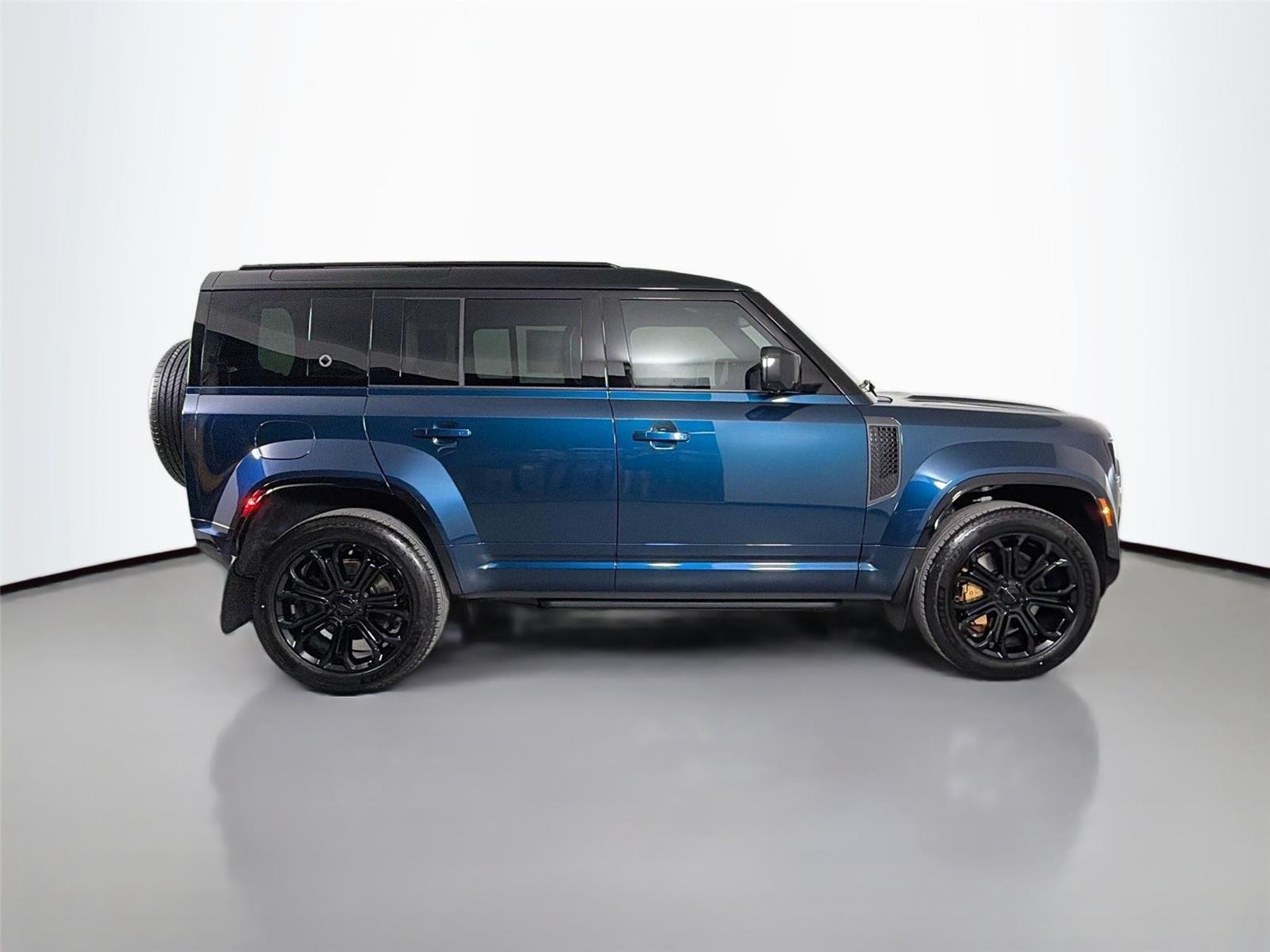 New 2026 Sargasso Blue LAND ROVER  OCTA image 4