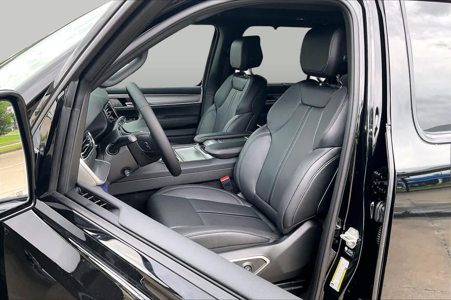 New 2026 High Gloss Black Exterior Paint Jeep Limited Reserve image 9