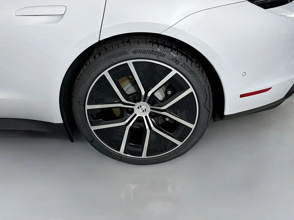 New 2026 White Porsche  image 31