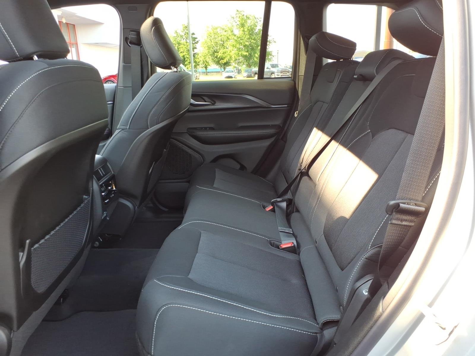 New 2026 Silver Zynith Exterior Paint Jeep Laredo X image 5