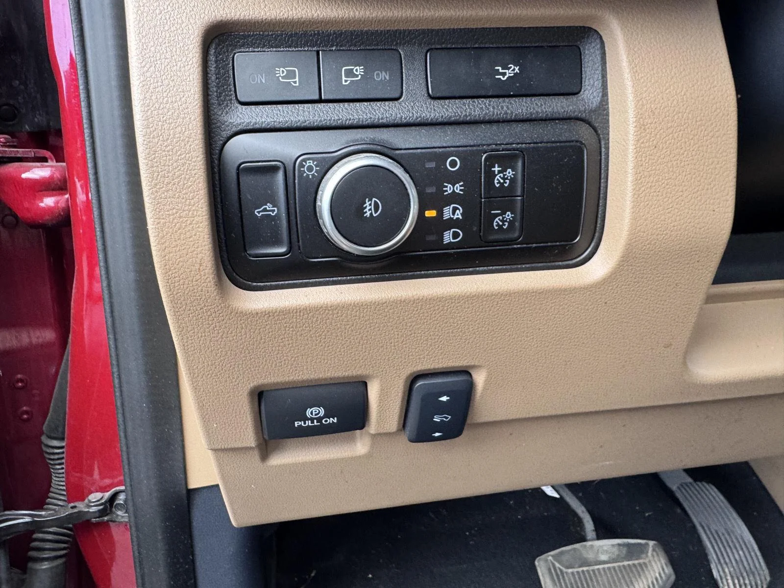 Used 2023 Rapid Red Metallic Tinted Clearcoat Ford LARIAT image 13