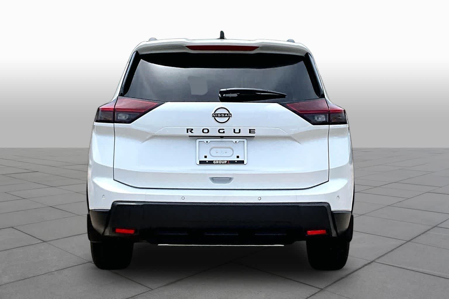 New 2026 Everest White Pearl TriCoat Nissan Dark Armor image 4