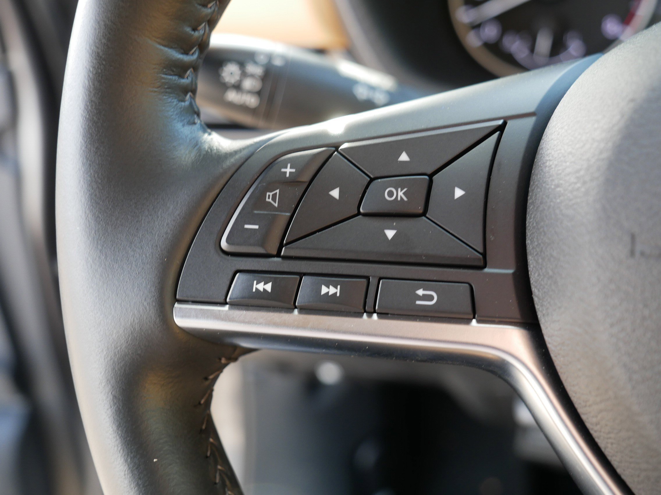 Used 2025 Gun Metallic Nissan SV image 28