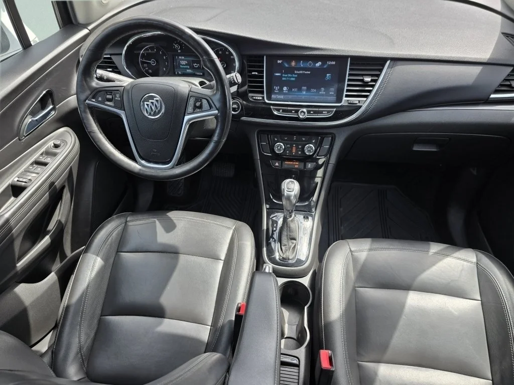 Used 2018 Summit White Buick Essence image 31