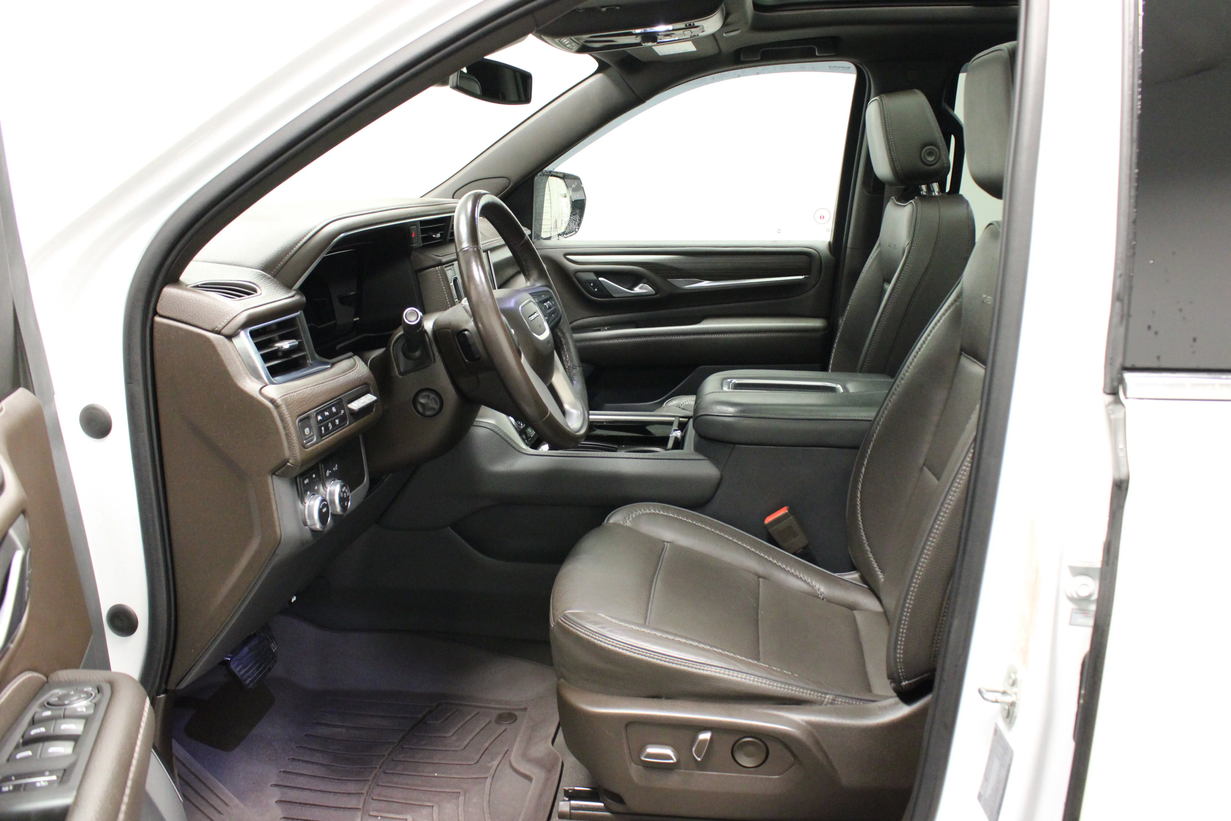 Used 2022 Summit White GMC Denali image 19