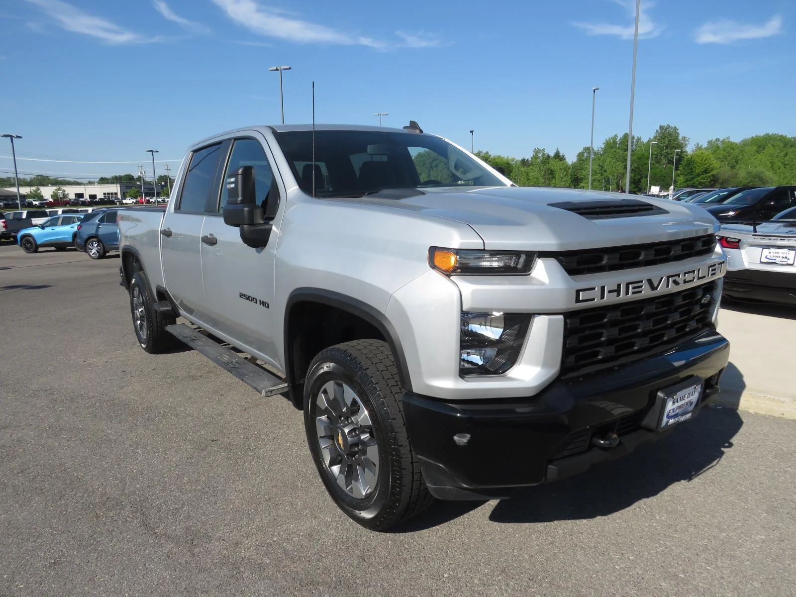 Used 2021 Silver Ice Metallic Chevrolet Custom image 2
