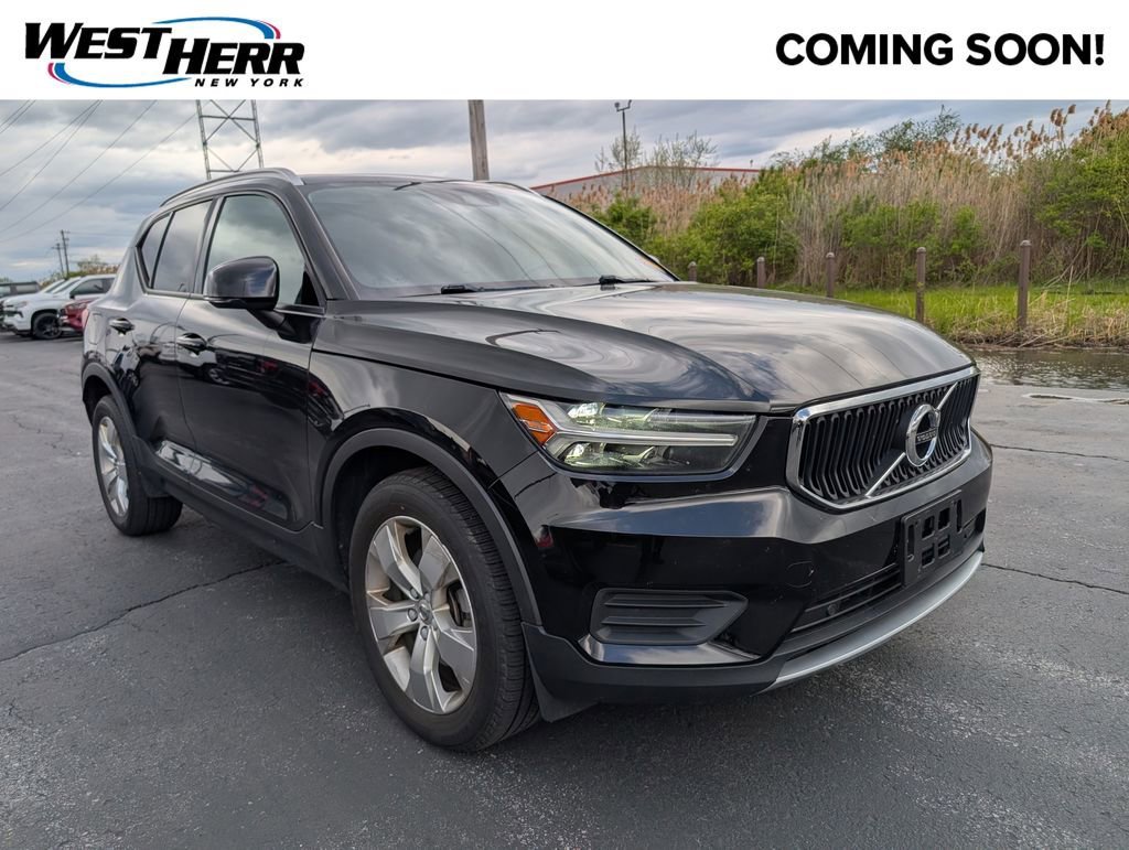 2019 Volvo XC40 T5 Momentum AWD's photo