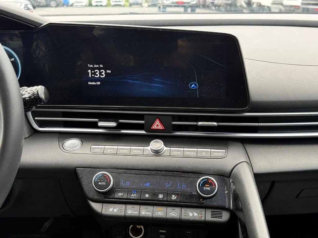 Used 2025 Black Hyundai Limited image 13