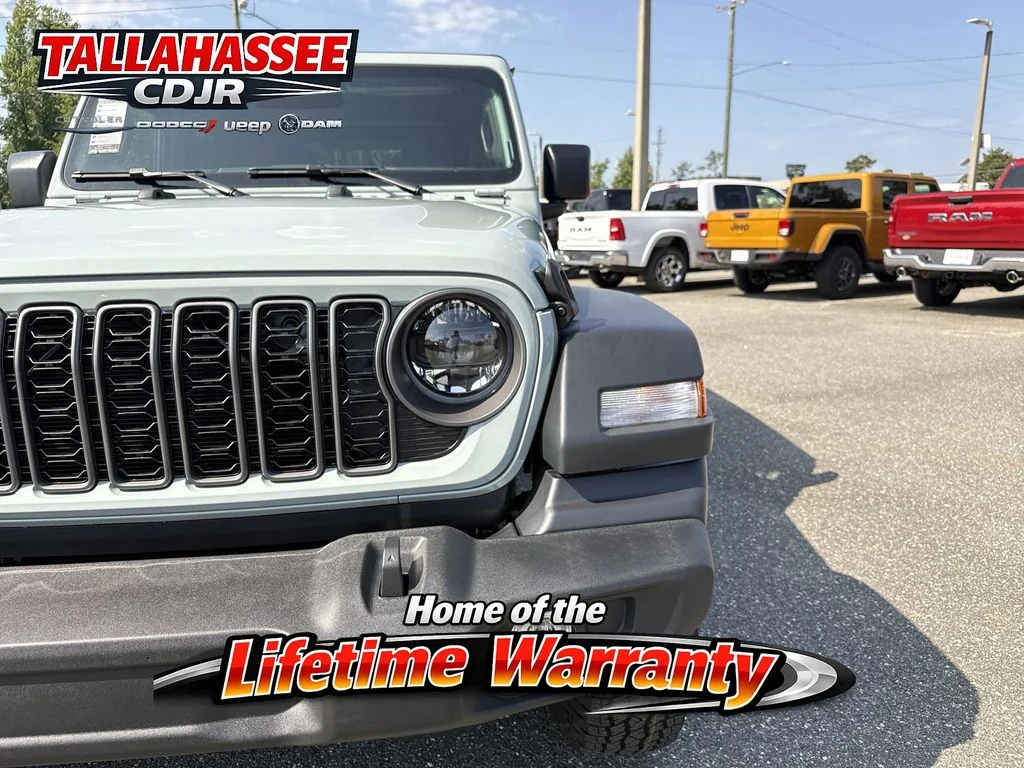 New 2026 Earl Clearcoat Jeep Sport S image 9