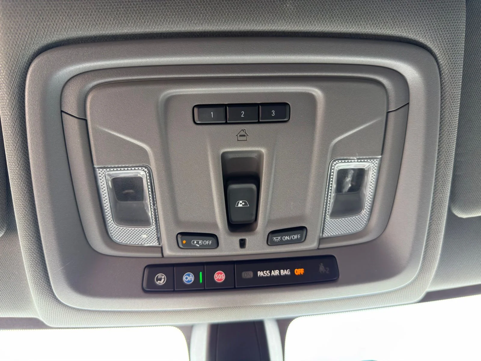 Used 2022 White Chevrolet LT image 28