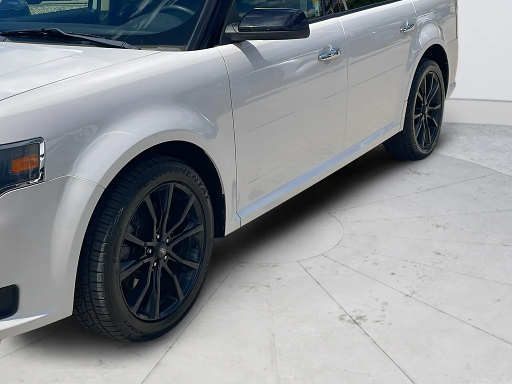 Used 2019 White Ford SEL image 37