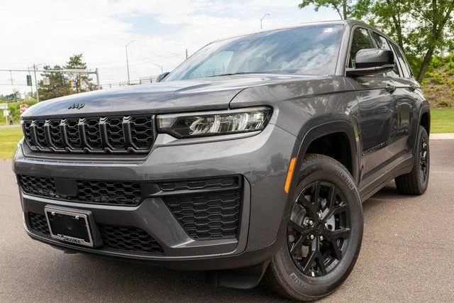 New 2026 Baltic Gray Metallic Clear-Coat Exterior Paint Jeep Altitude image 1