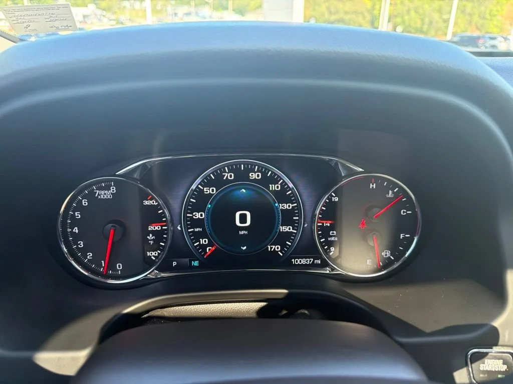 Used 2019 WHITE FROST TRICOAT GMC Denali image 22