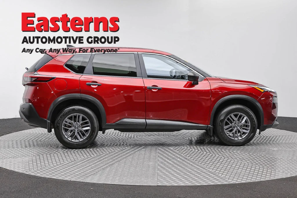 Used 2023 Red Nissan S image 4