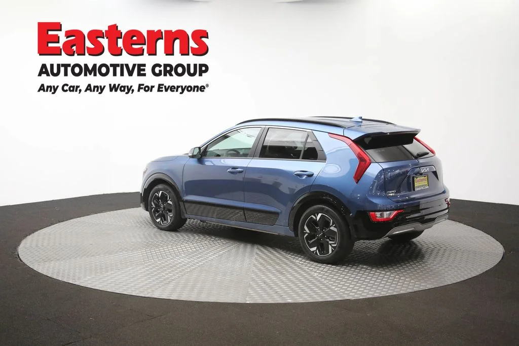 Used 2023 Blue Kia Wind image 62