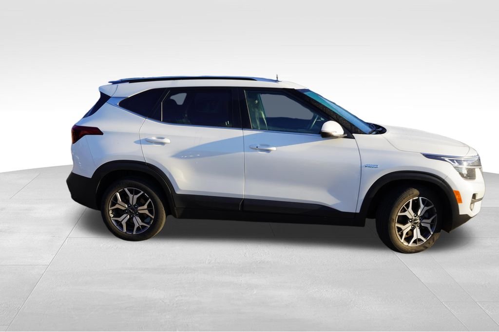 Used 2022 Snow White Pearl Kia EX image 2