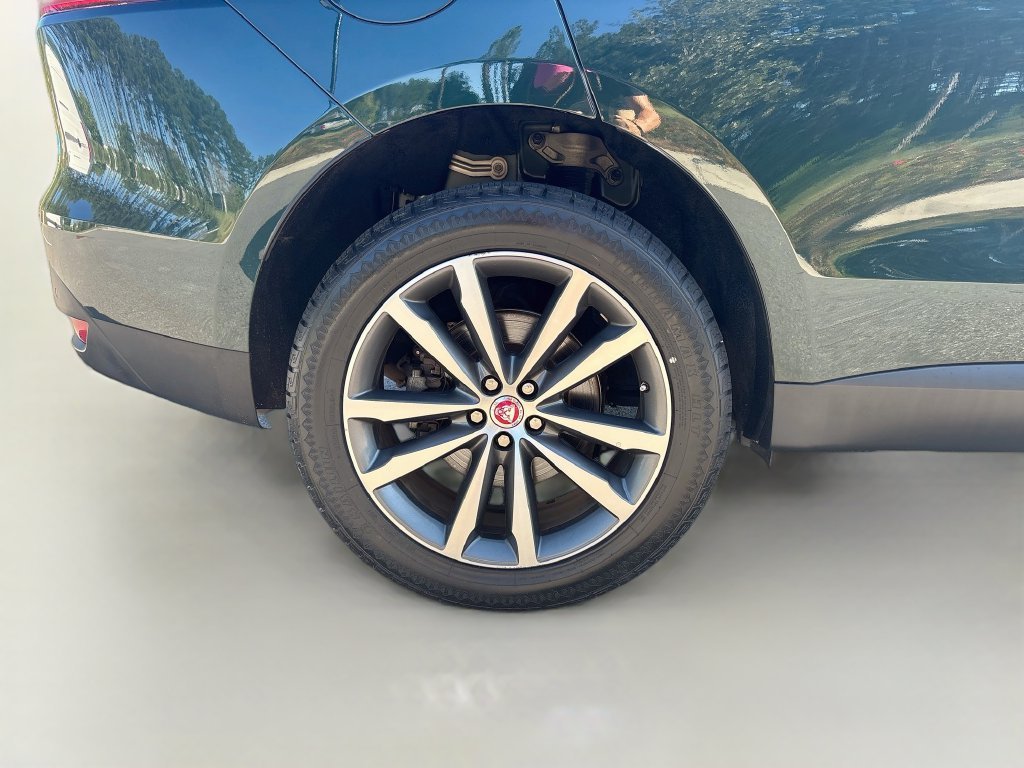 Used 2018 British Racing Green Metallic Jaguar 25t Prestige image 7