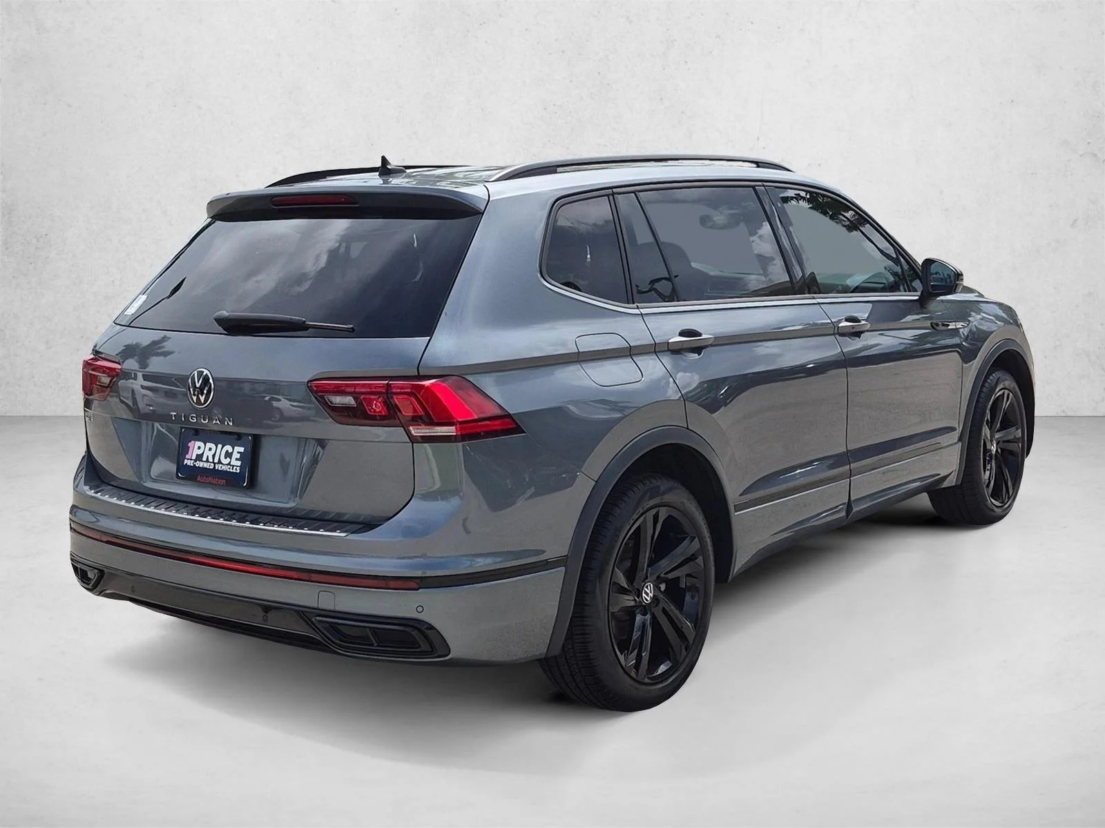 Used 2023 Platinum Gray Metallic Volkswagen SE R-Line Black image 5