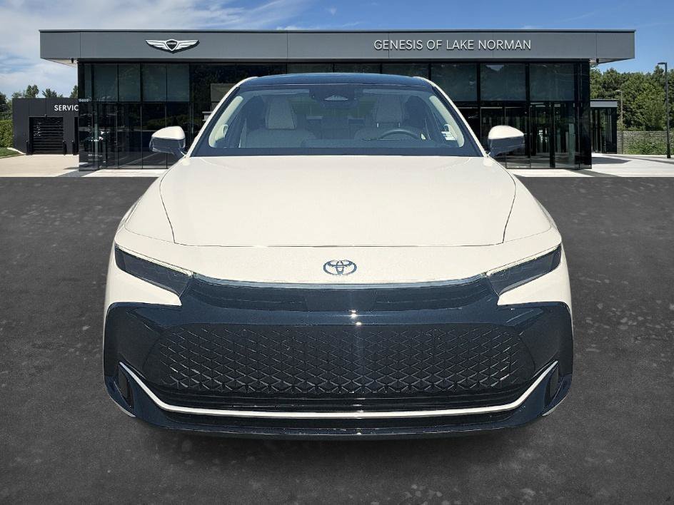 Used 2023 Oxygen White Toyota Limited image 2