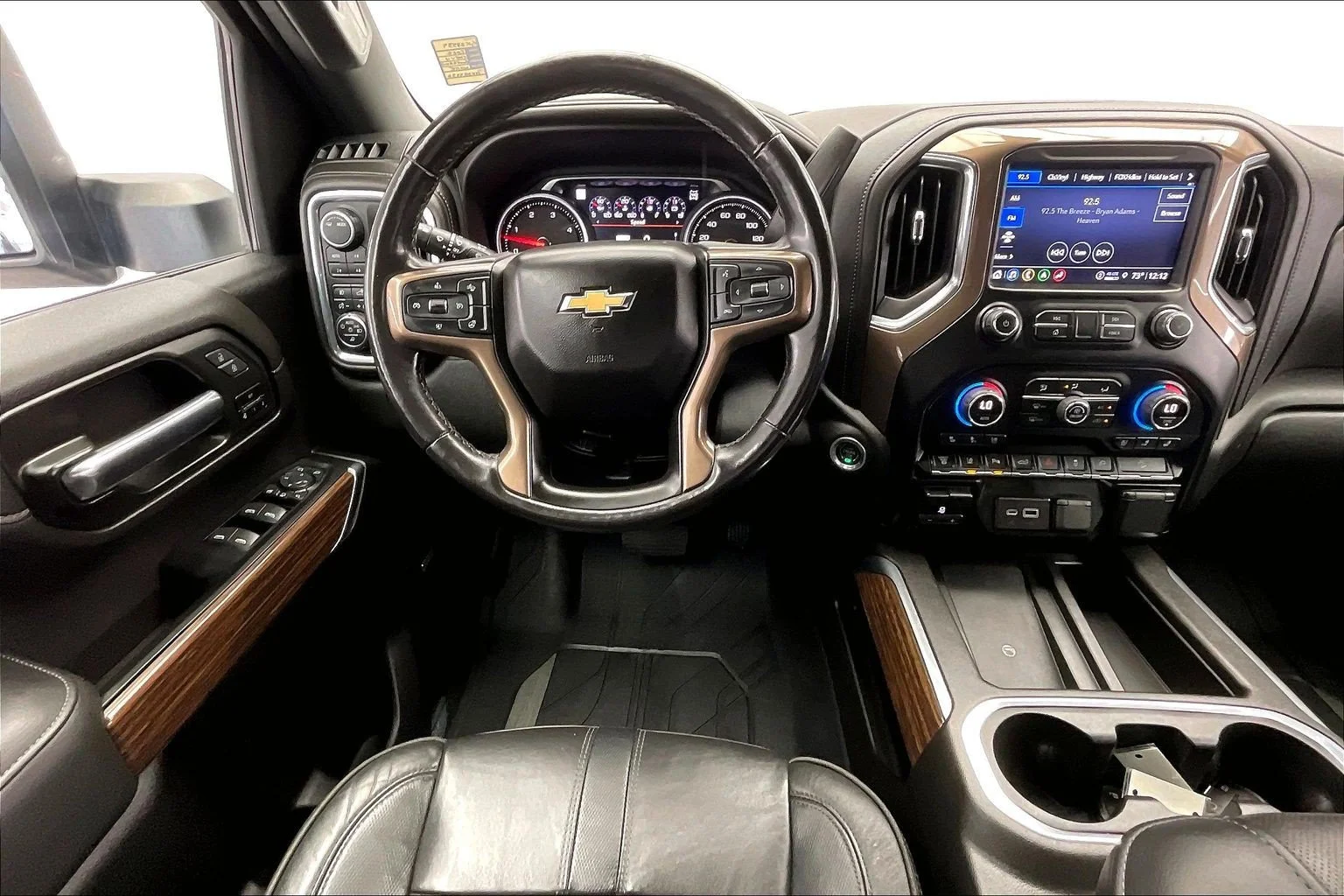 Used 2022 Iridescent Pearl Tricoat Chevrolet High Country image 4