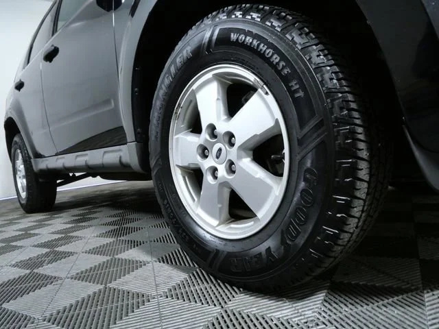 Used 2009 Black Ford XLT image 2