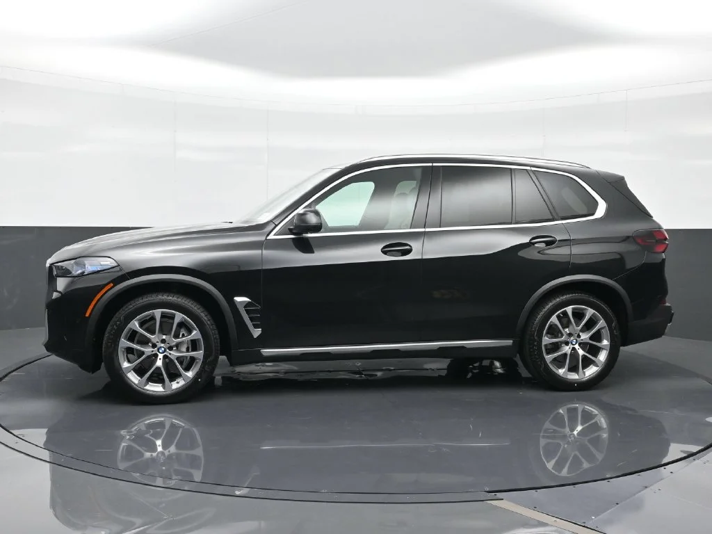 Certified Used 2025 Black Sapphire Metallic BMW sDrive40i image 5
