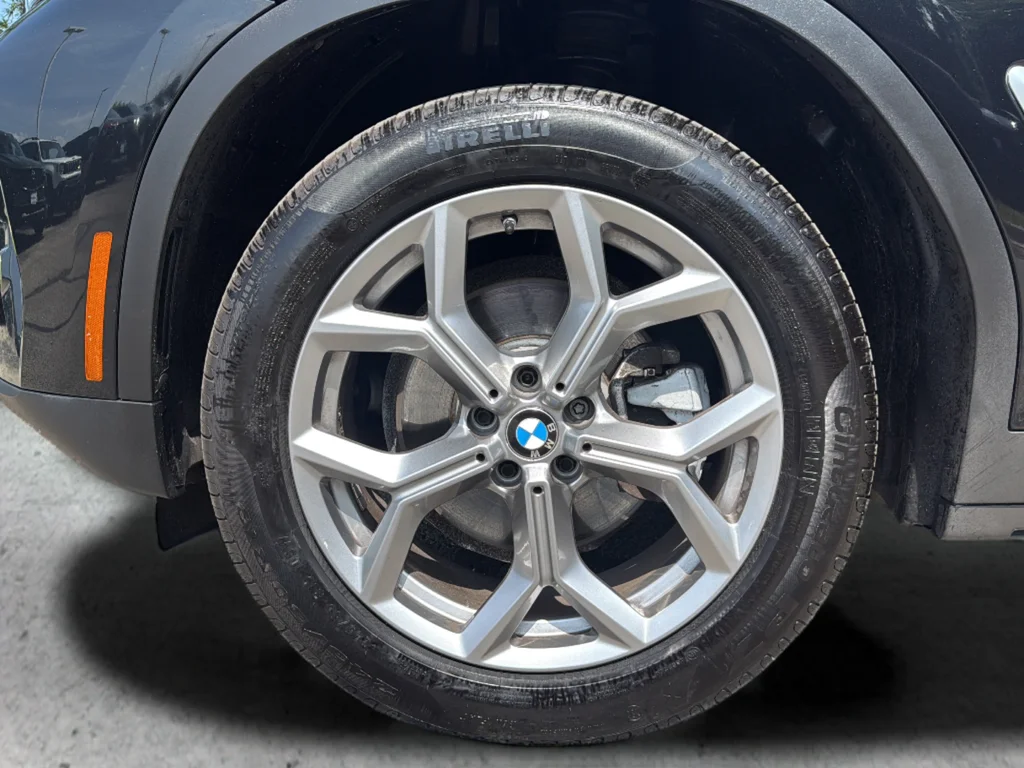 Used 2023 Black BMW xDrive30i image 25