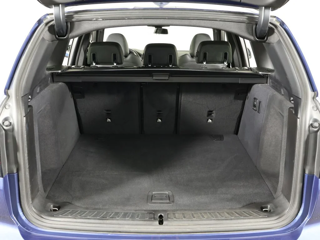 Used 2022 Phytonic Blue Metallic BMW xDrive30i image 21