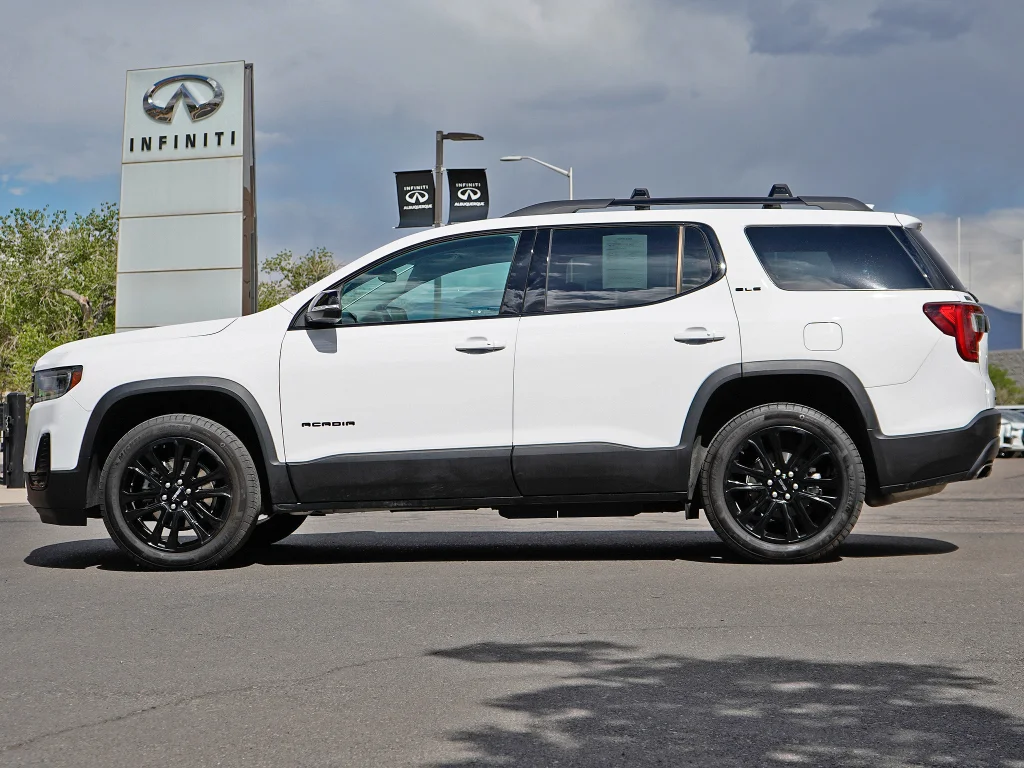 Used 2023 Summit White GMC SLE image 6
