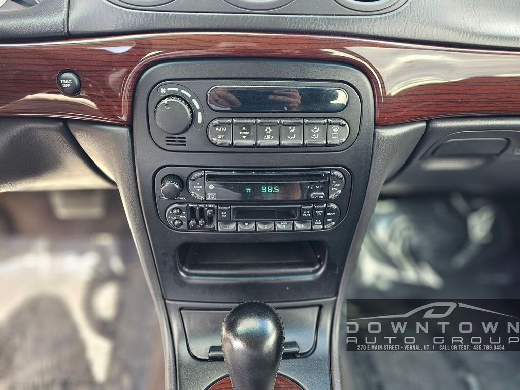 Used 1999 Green Chrysler Base image 17