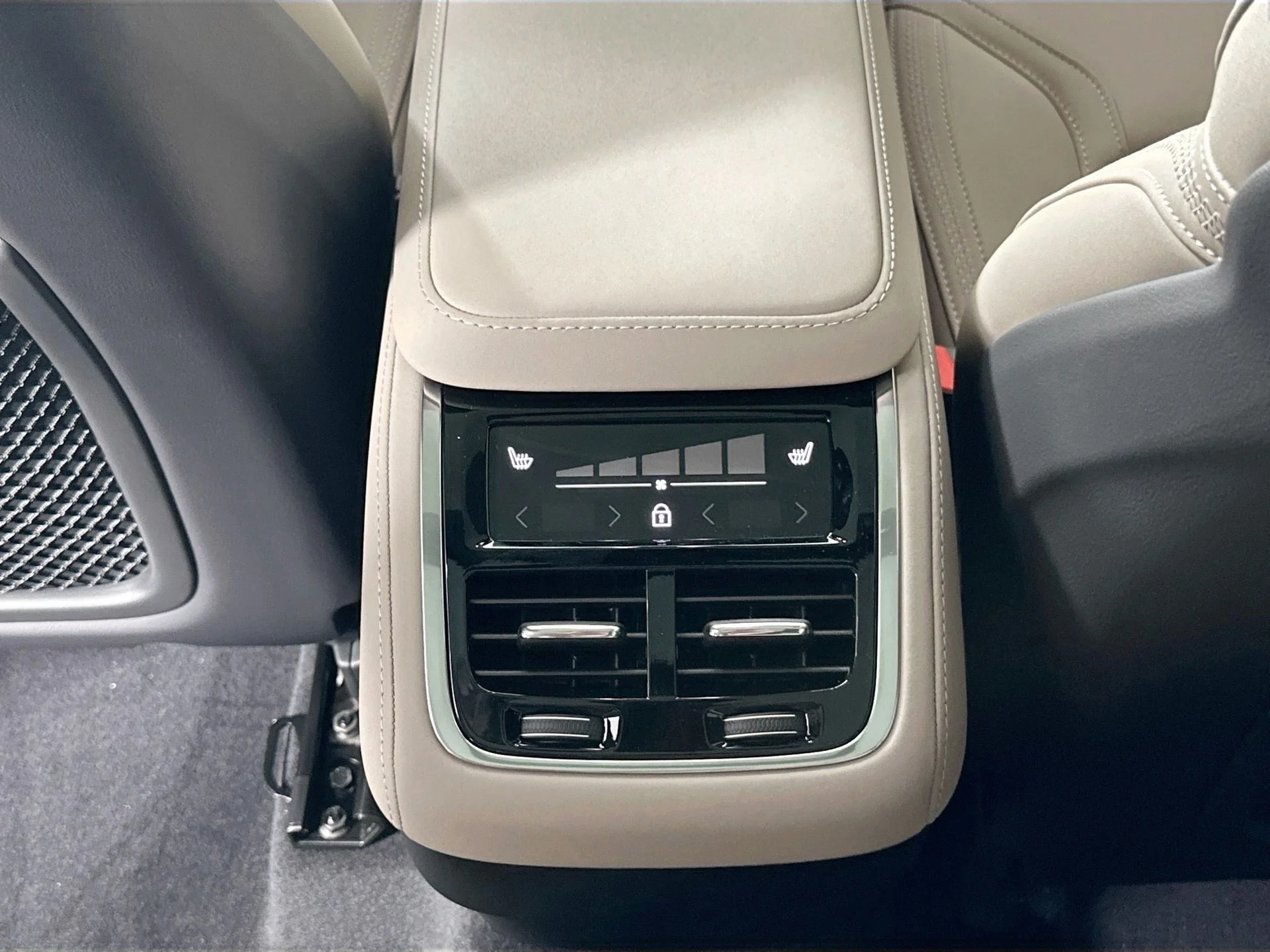 2026 Volvo XC90 Core - Photo 28