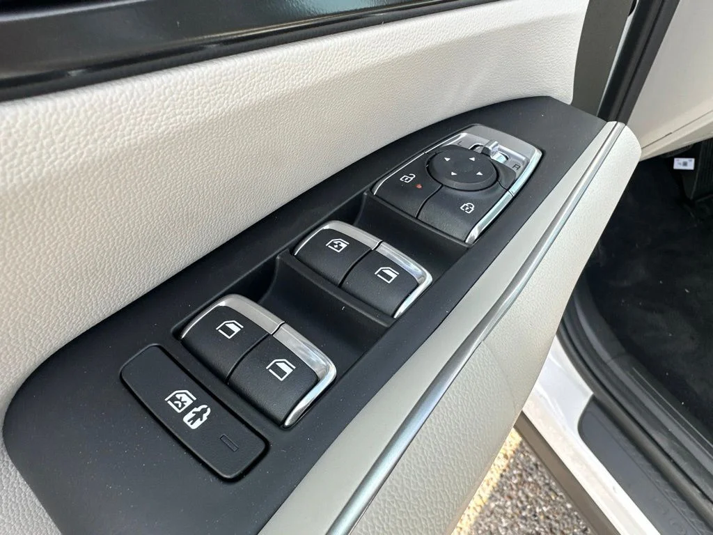 New 2026 White Kia S image 8