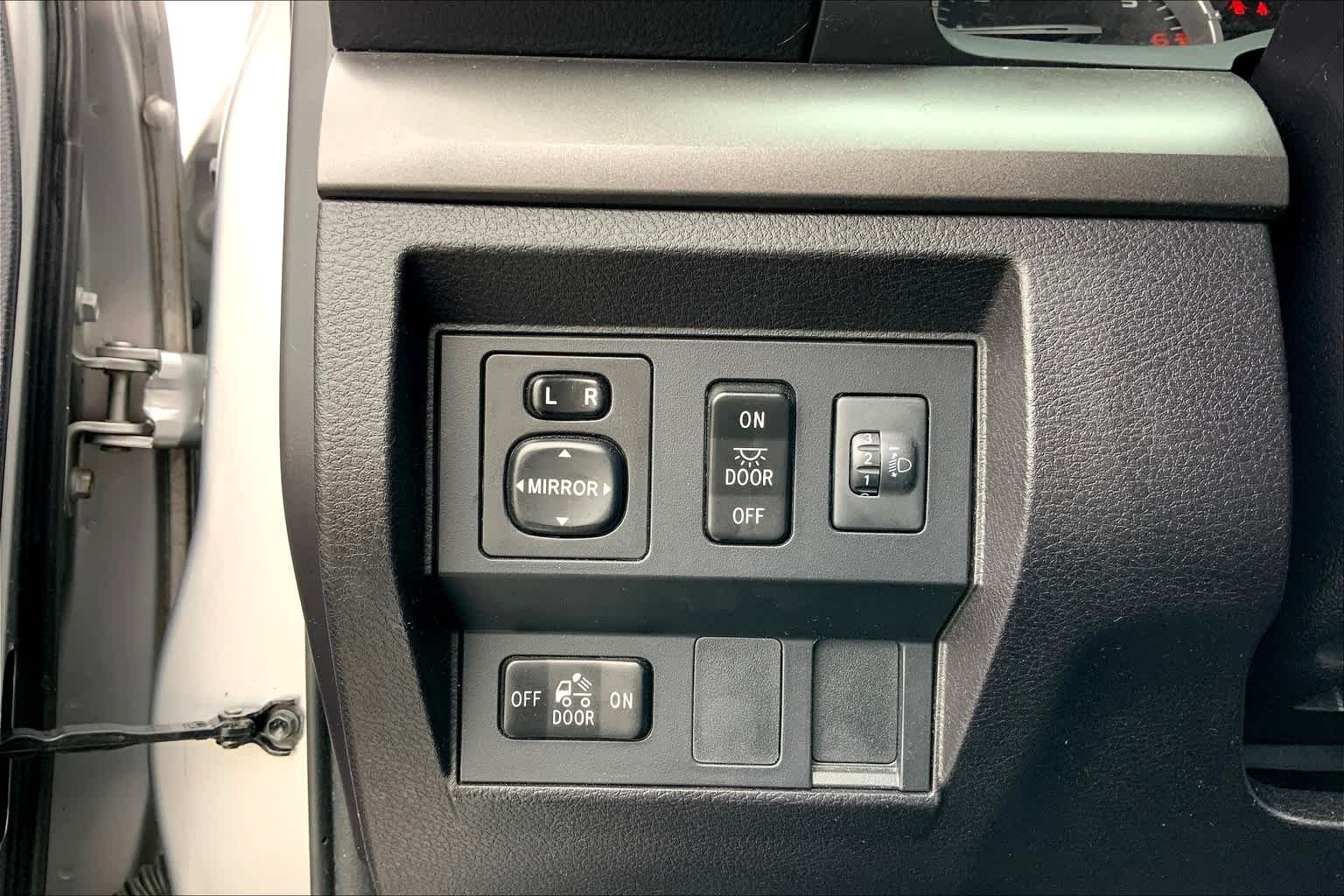 Used 2016 Silver Sky Metallic Toyota SR5 image 32
